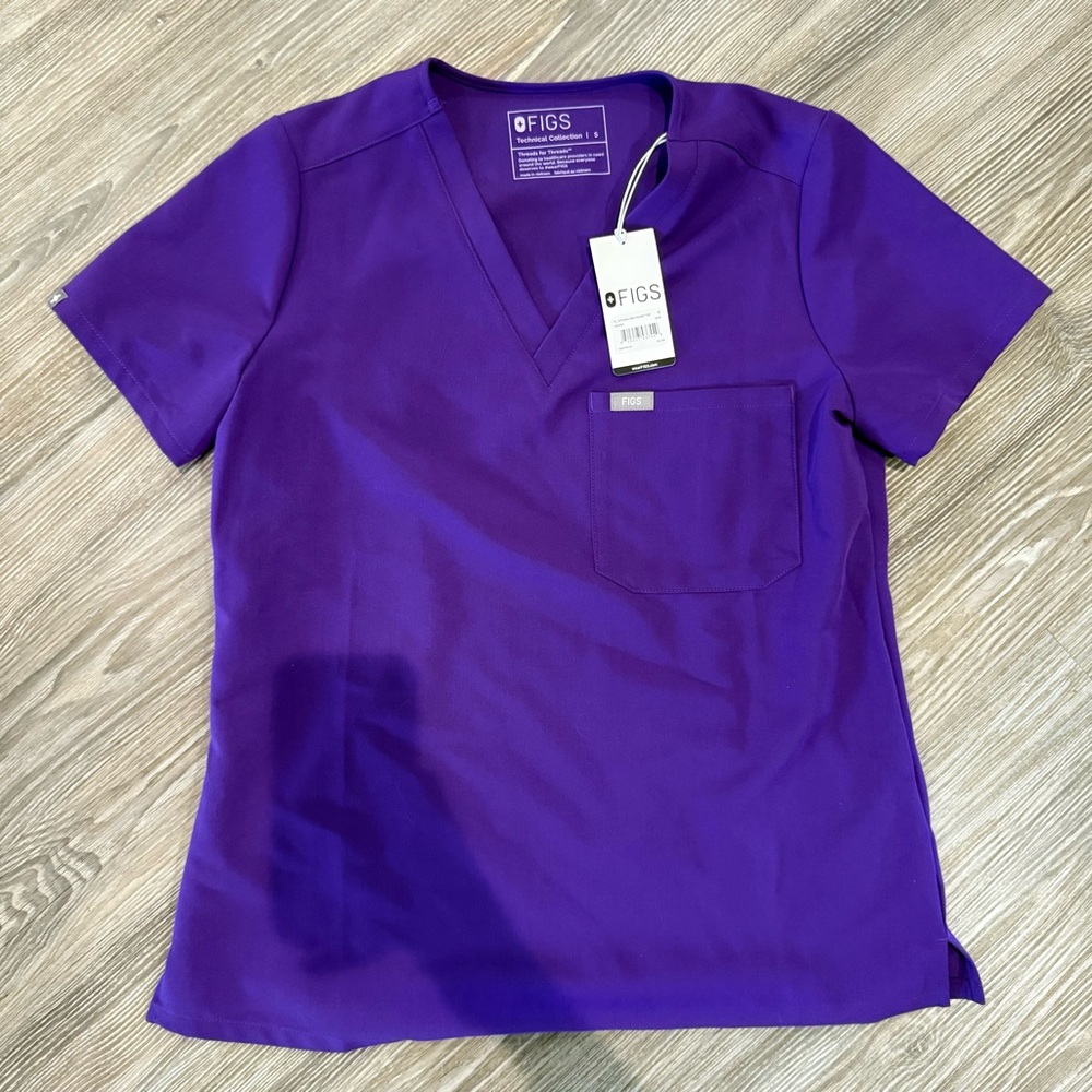 NWT Catarina One-Pocket Scrub Top